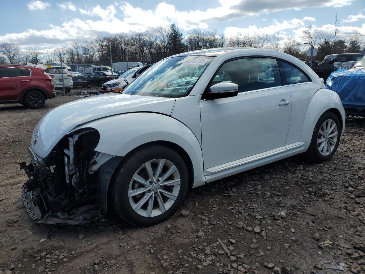 VOLKSWAGEN BEETLE SE 2019