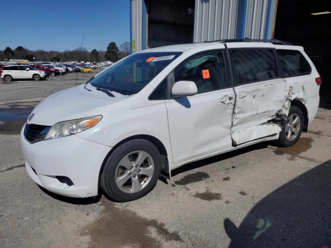 TOYOTA SIENNA LE 2014