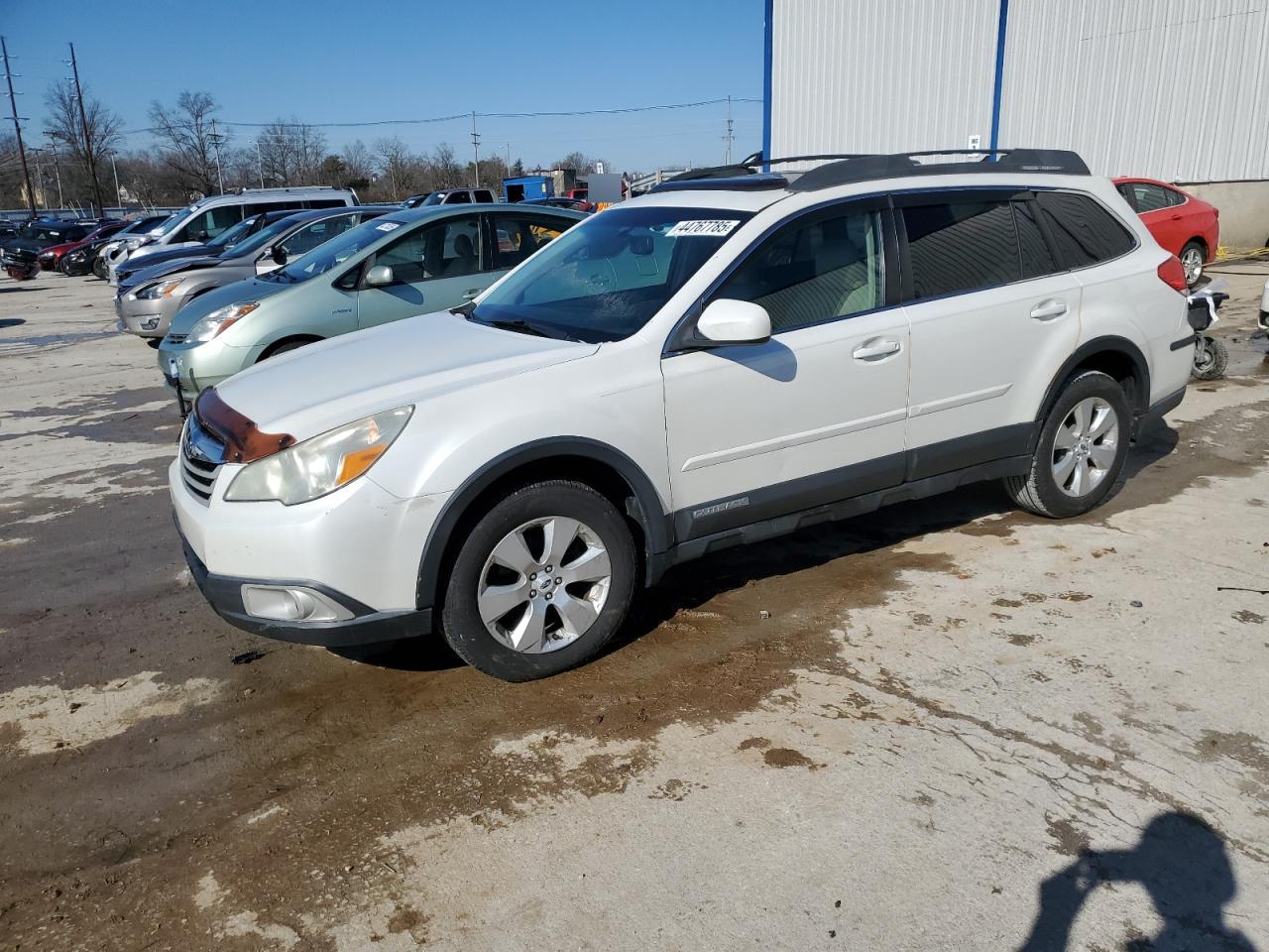 SUBARU OUTBACK 2. 2011