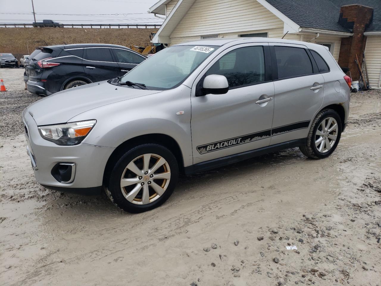MITSUBISHI OUTLANDER 2013