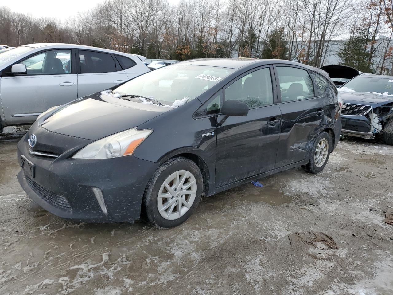 TOYOTA PRIUS V 2014