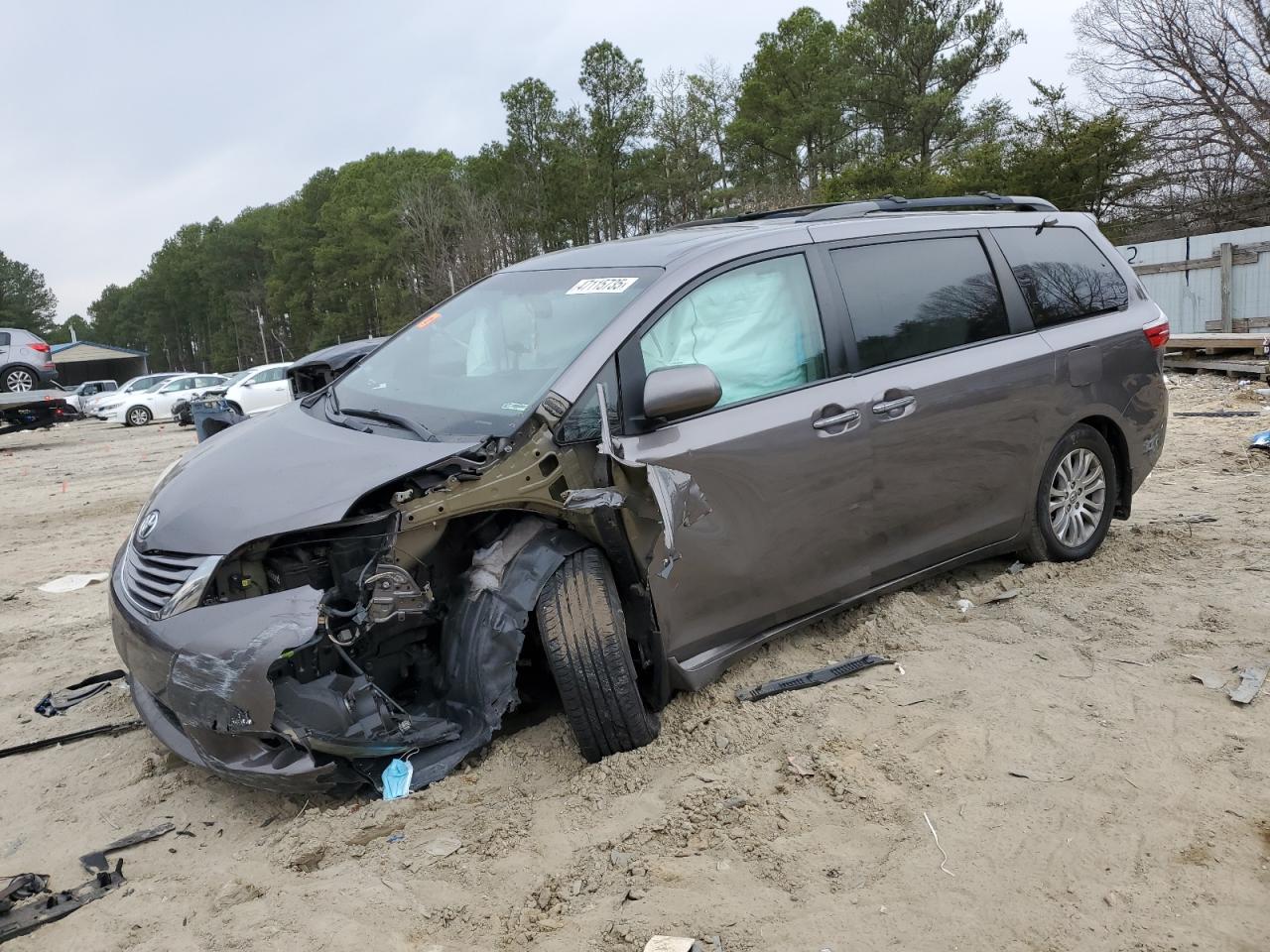 TOYOTA SIENNA XLE 2017