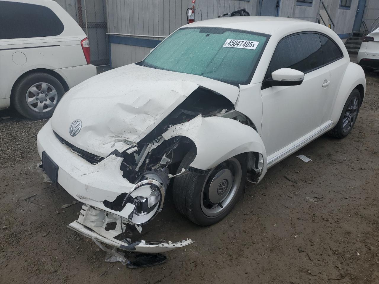 VOLKSWAGEN BEETLE 2013