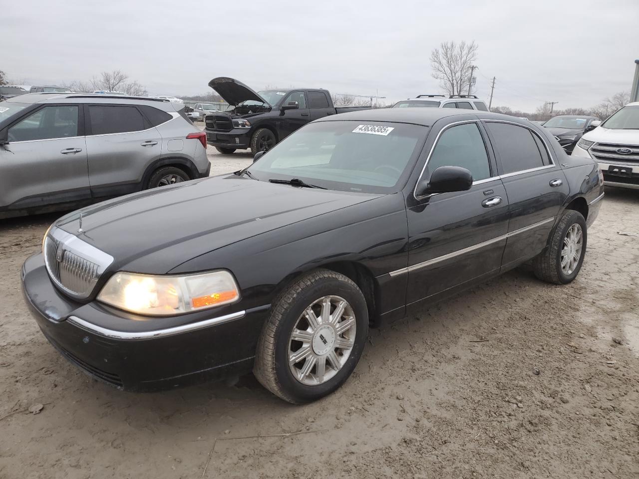 LINCOLN TOWN CAR S 2006