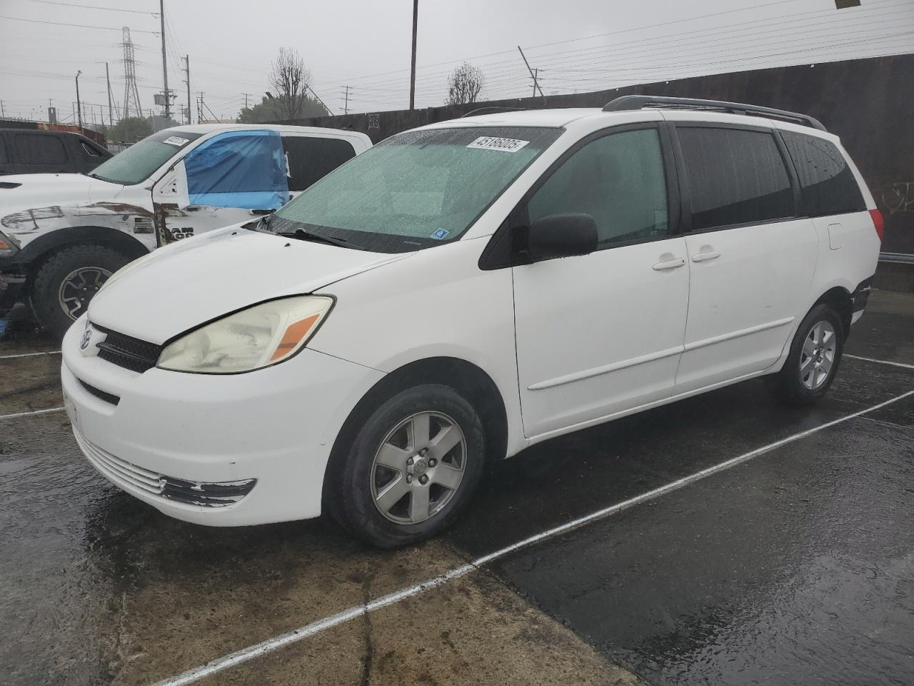 TOYOTA SIENNA CE 2004
