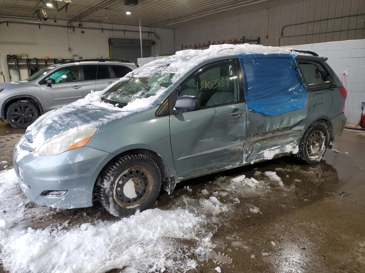 TOYOTA SIENNA XLE 2009