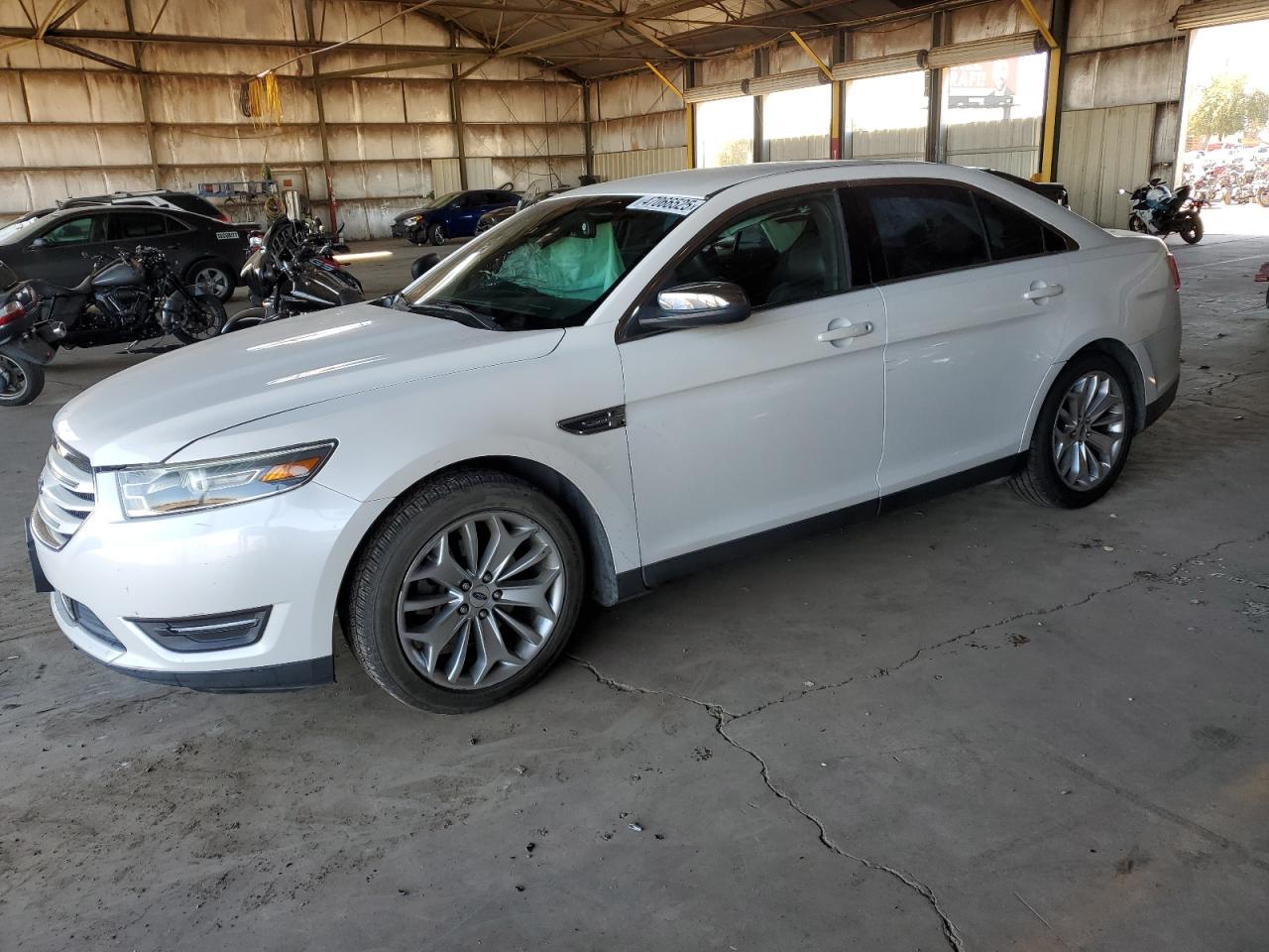 FORD TAURUS LIM 2017