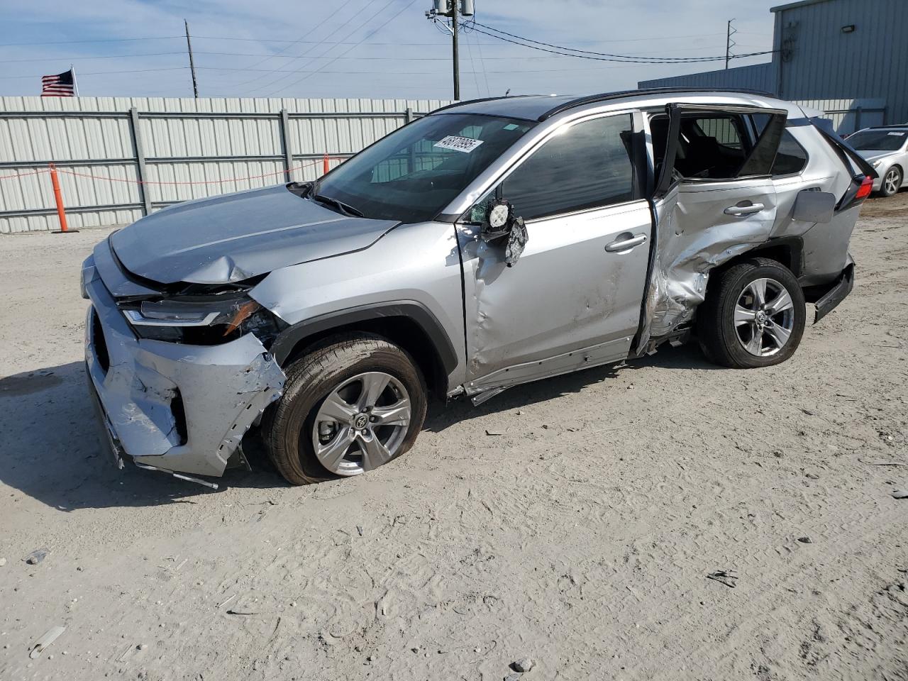 TOYOTA RAV4 XLE 2024