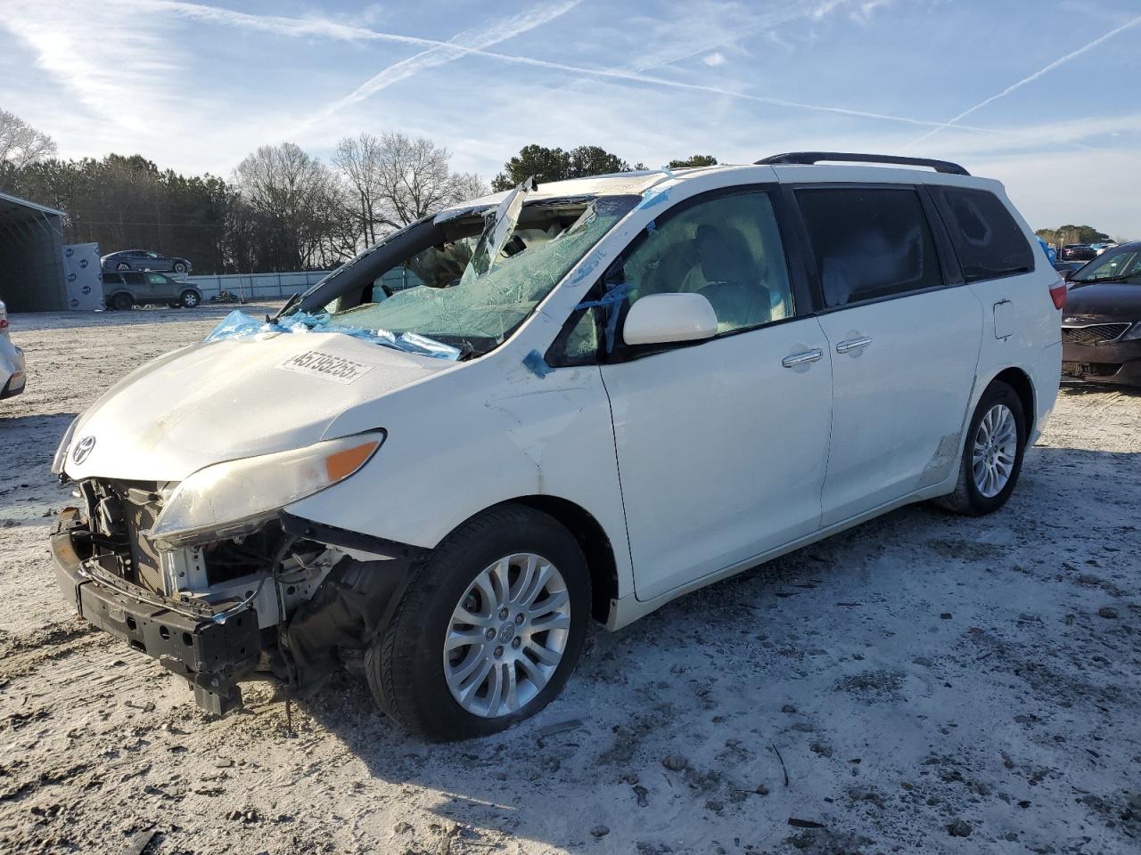TOYOTA SIENNA XLE 2016