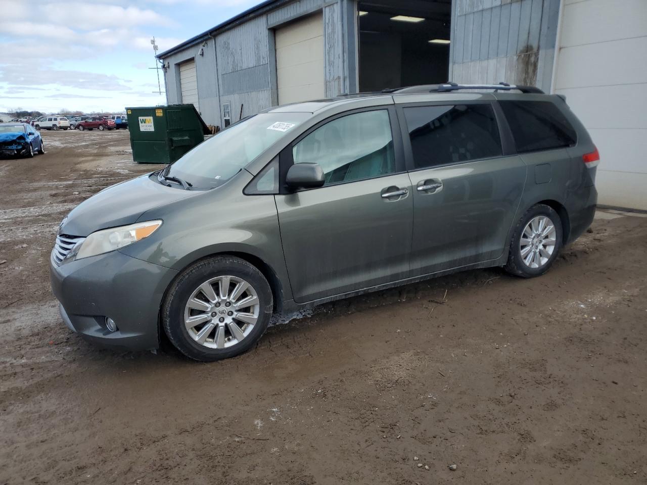 TOYOTA SIENNA XLE 2011
