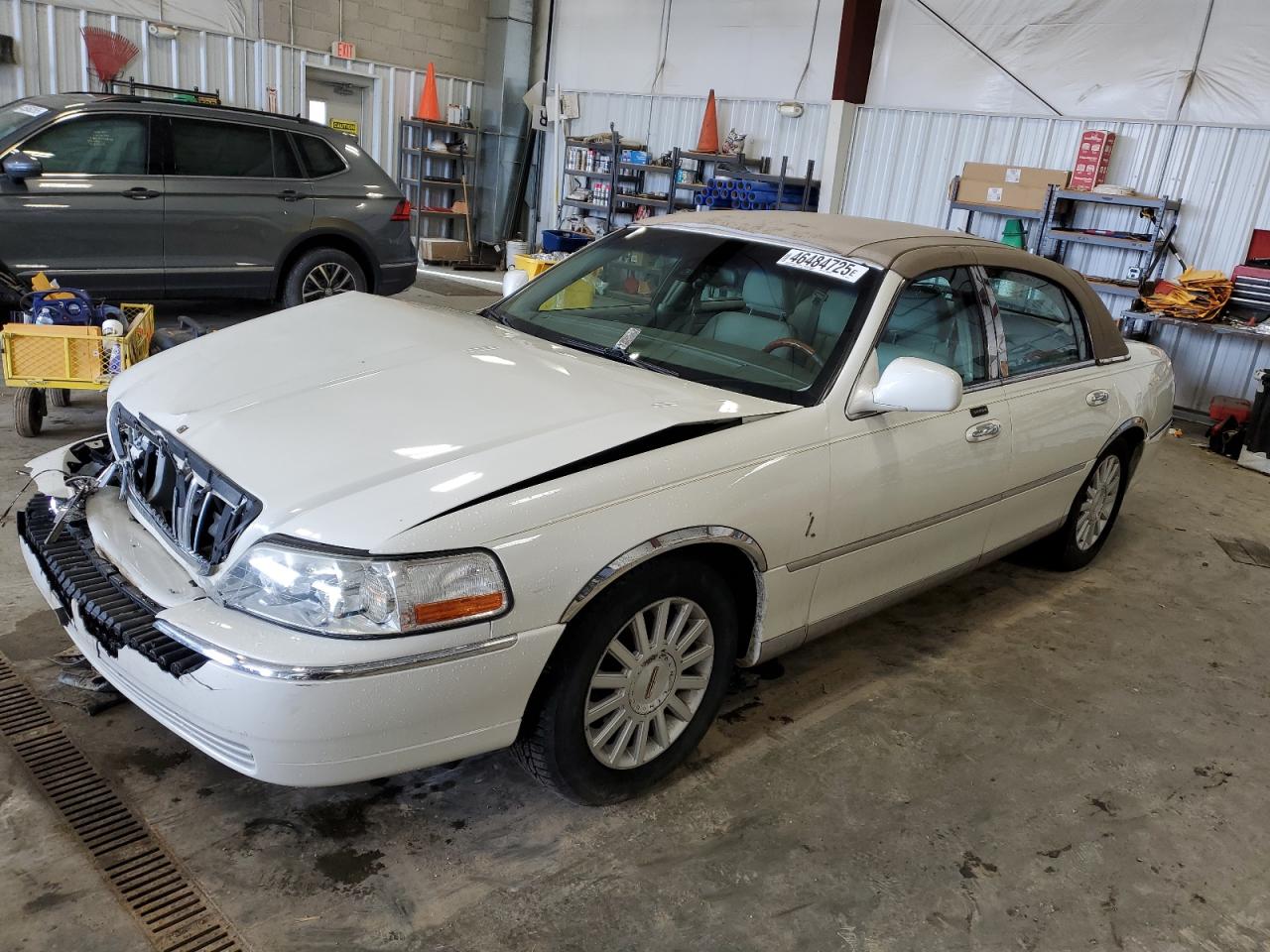LINCOLN TOWN CAR S 2003