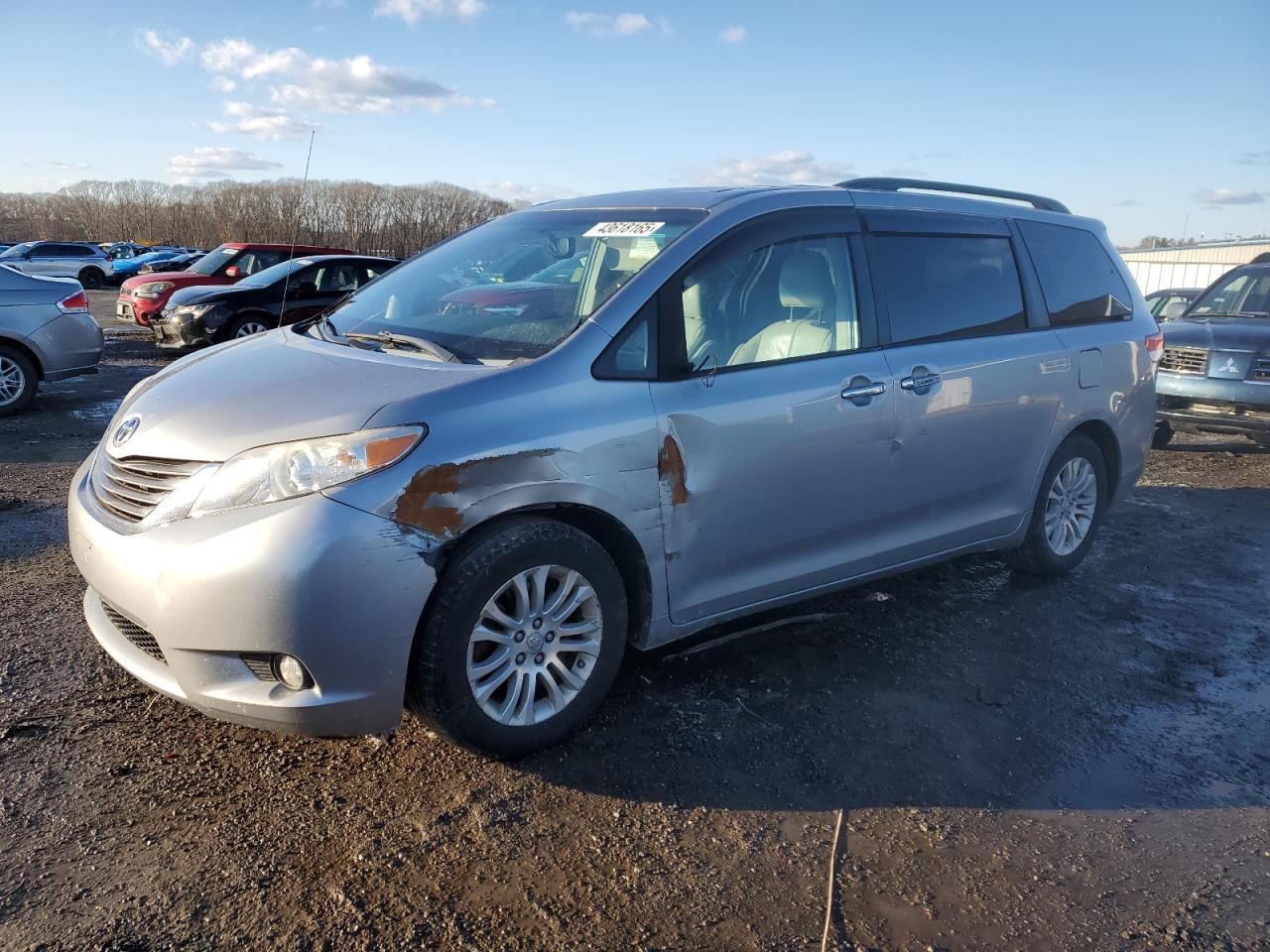 TOYOTA SIENNA XLE 2012