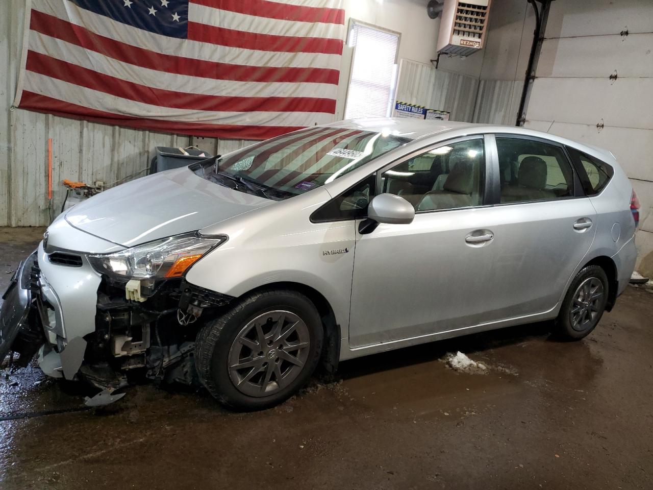 TOYOTA PRIUS V 2017