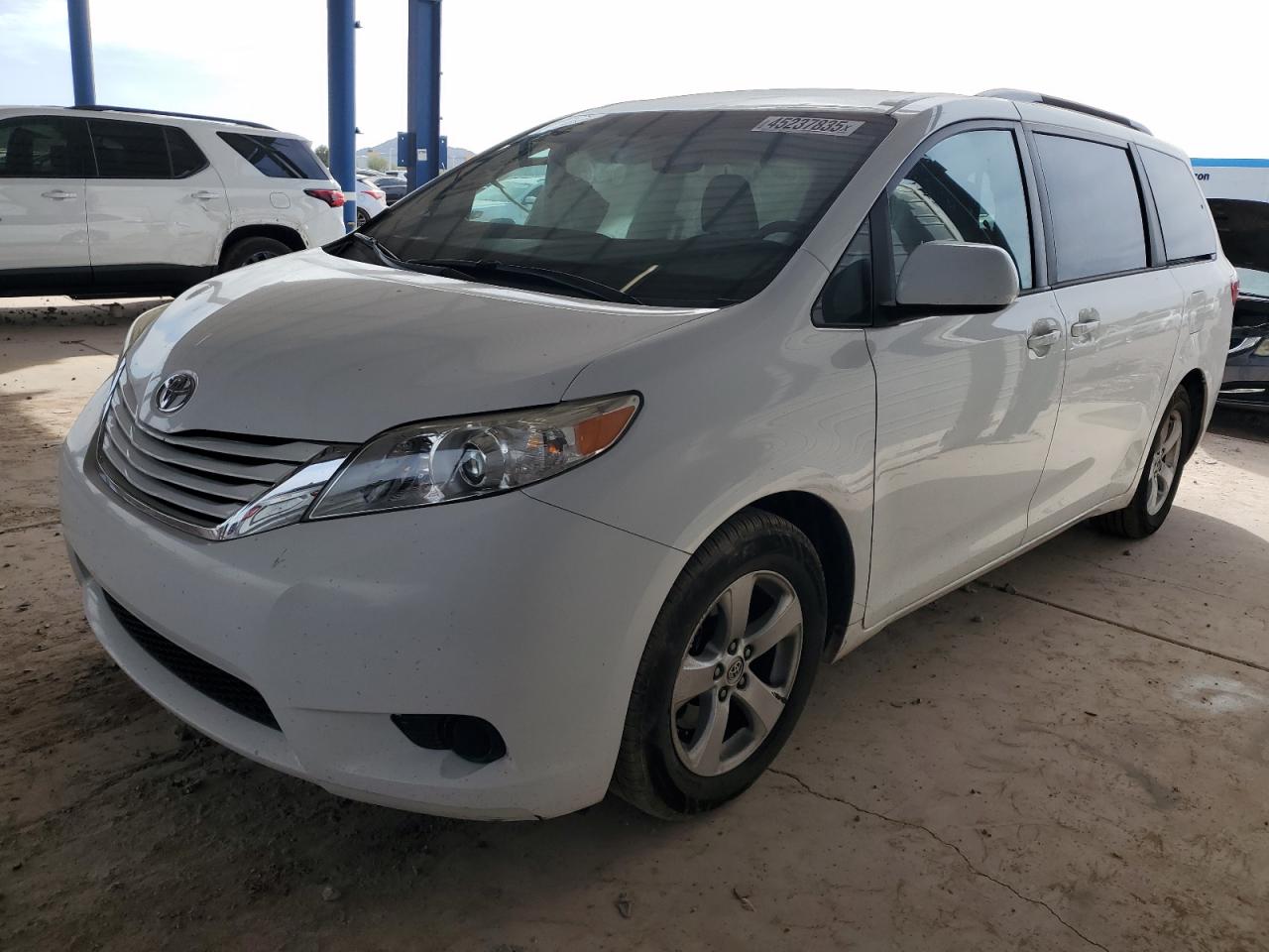 TOYOTA SIENNA LE 2016