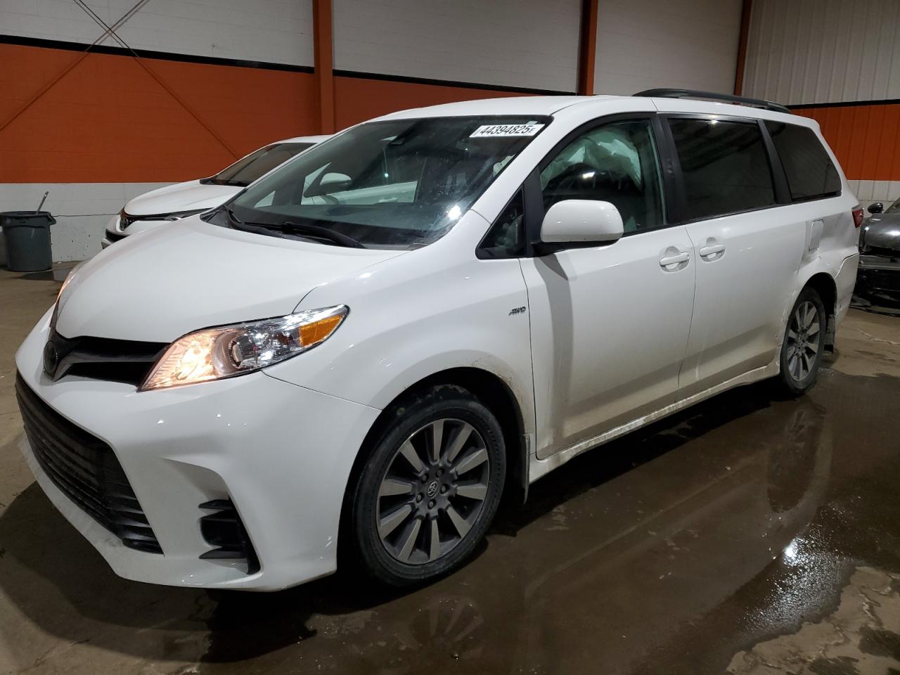 TOYOTA SIENNA LE 2019