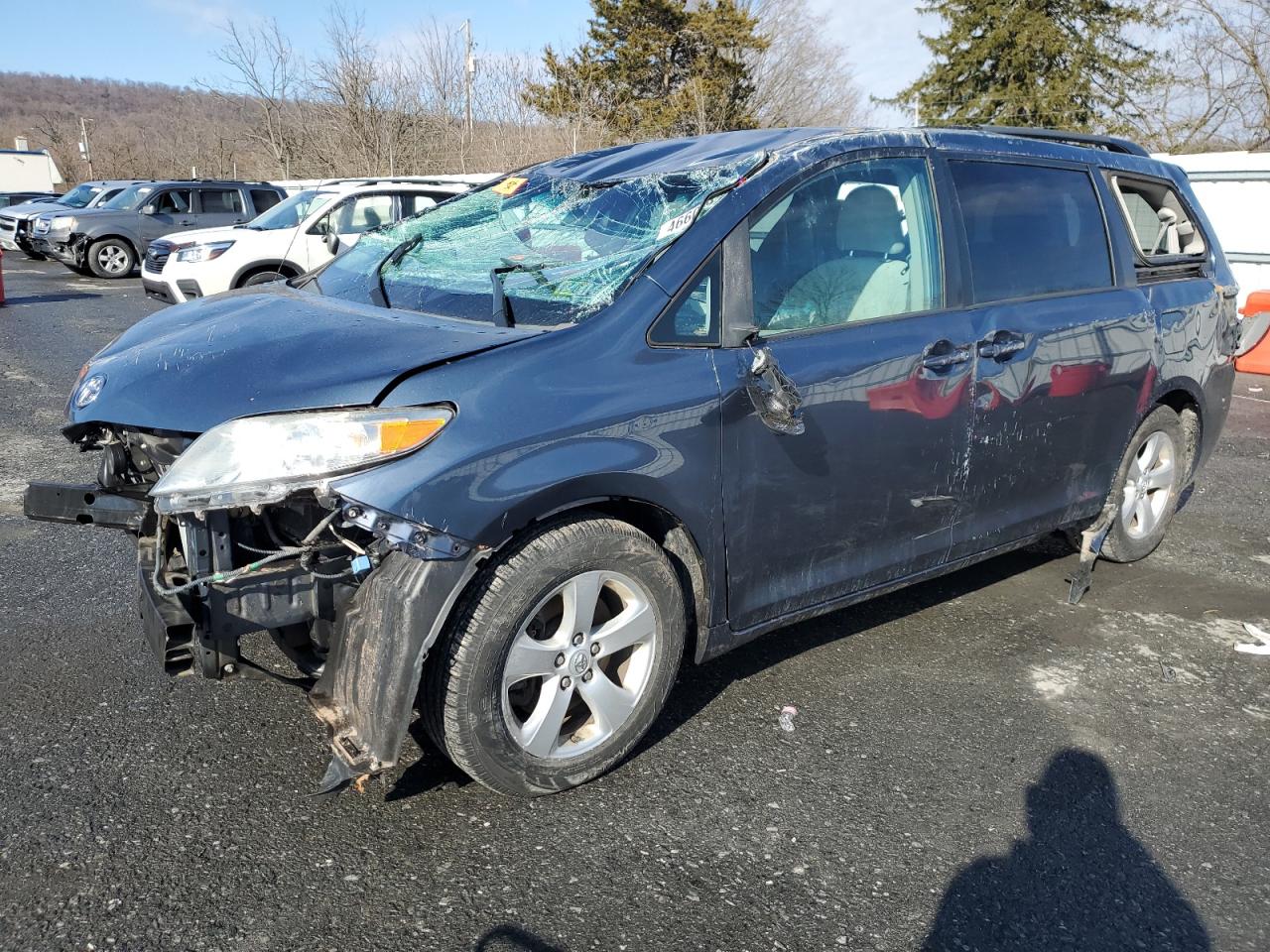 TOYOTA SIENNA LE 2014