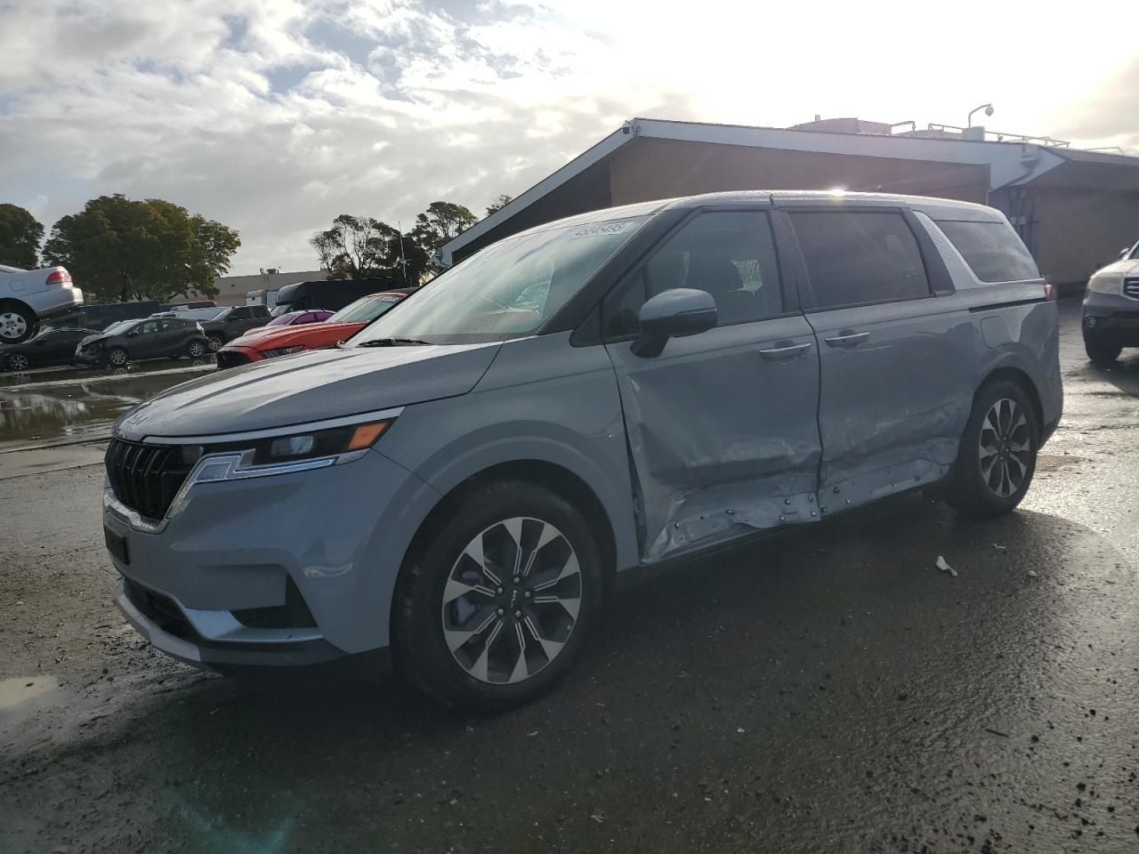 KIA CARNIVAL E 2024