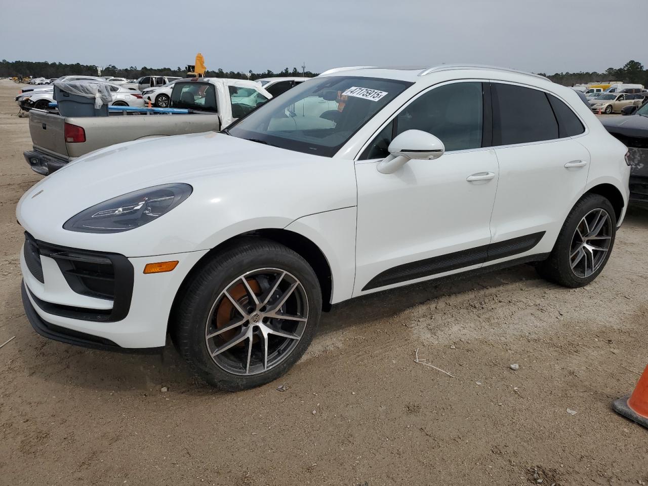 PORSCHE MACAN BASE 2025