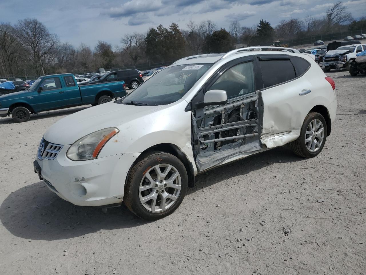 NISSAN ROGUE S 2011