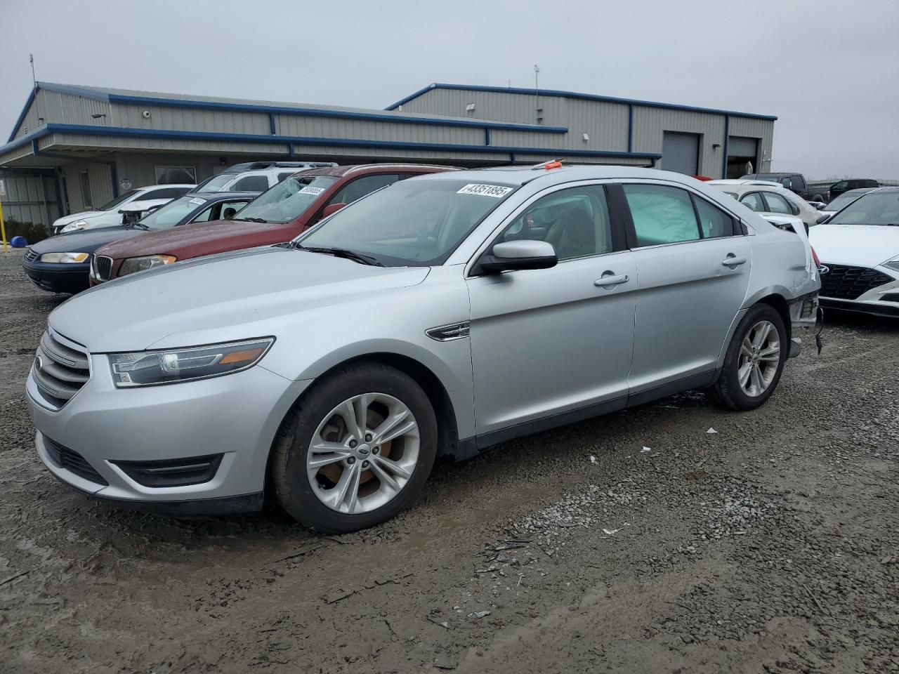 FORD TAURUS SEL 2015