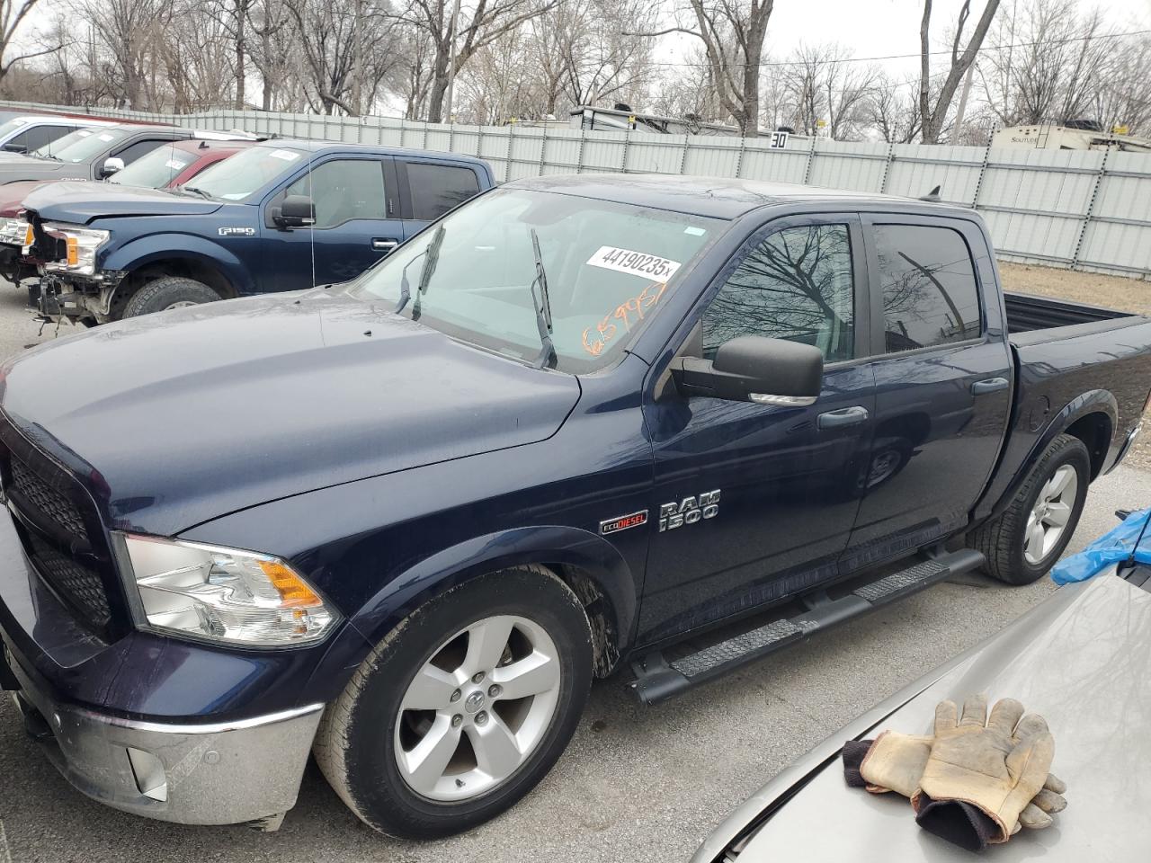 RAM 1500 SLT 2015