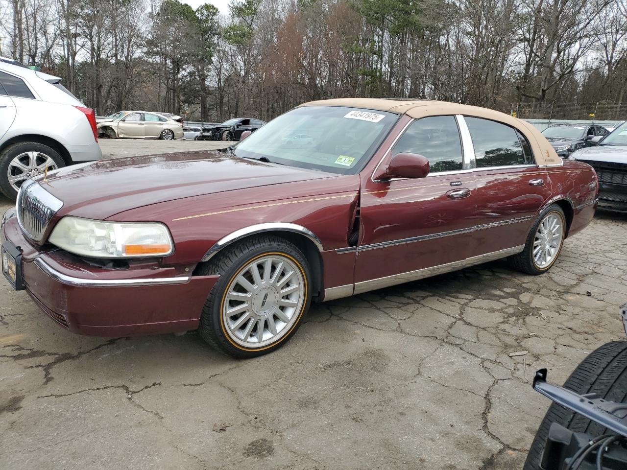 LINCOLN TOWN CAR E 2004