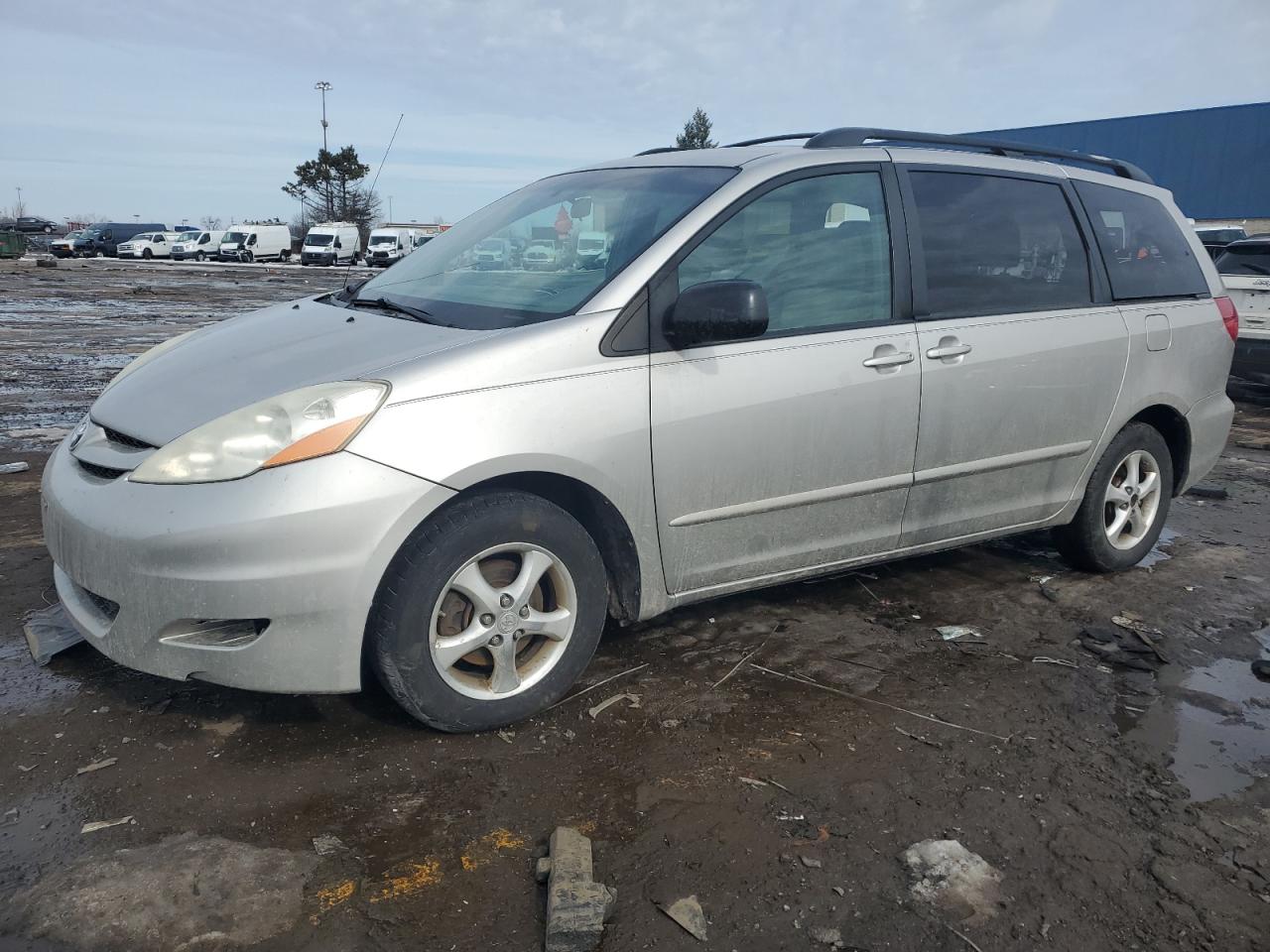 TOYOTA SIENNA CE 2010