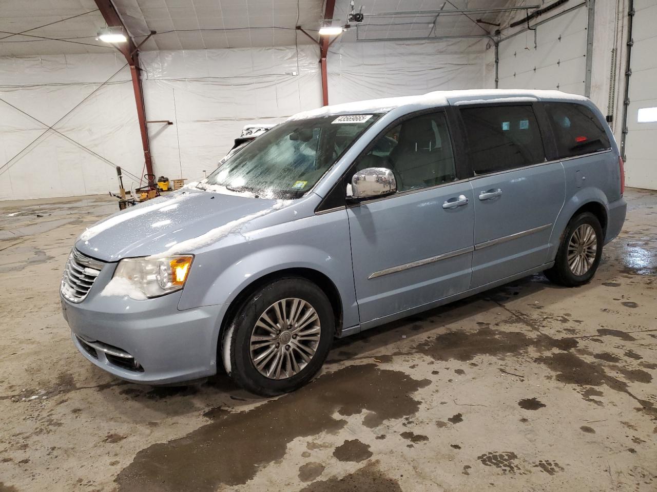 CHRYSLER TOWN & COUNTRY 2013