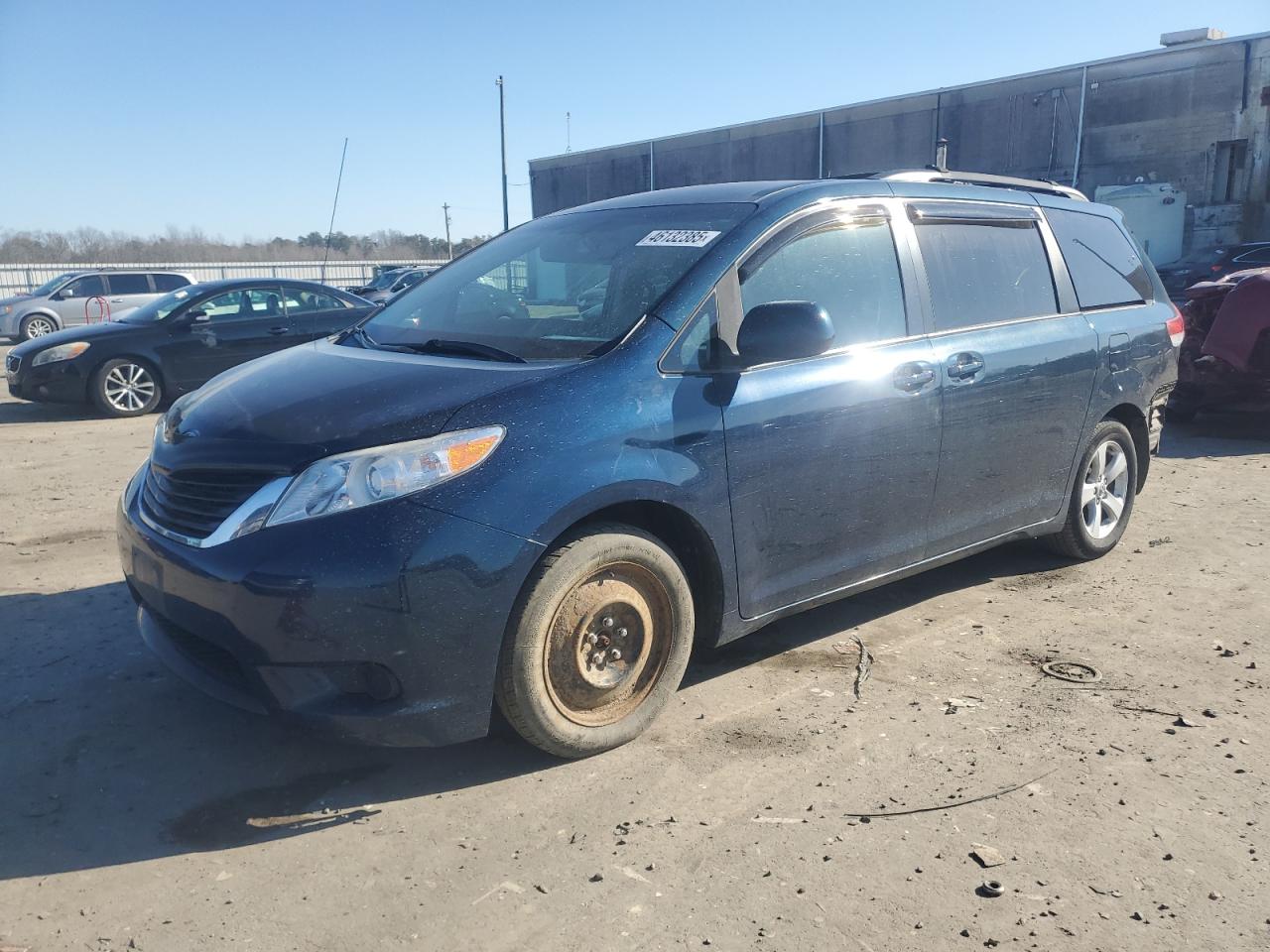 TOYOTA SIENNA LE 2011