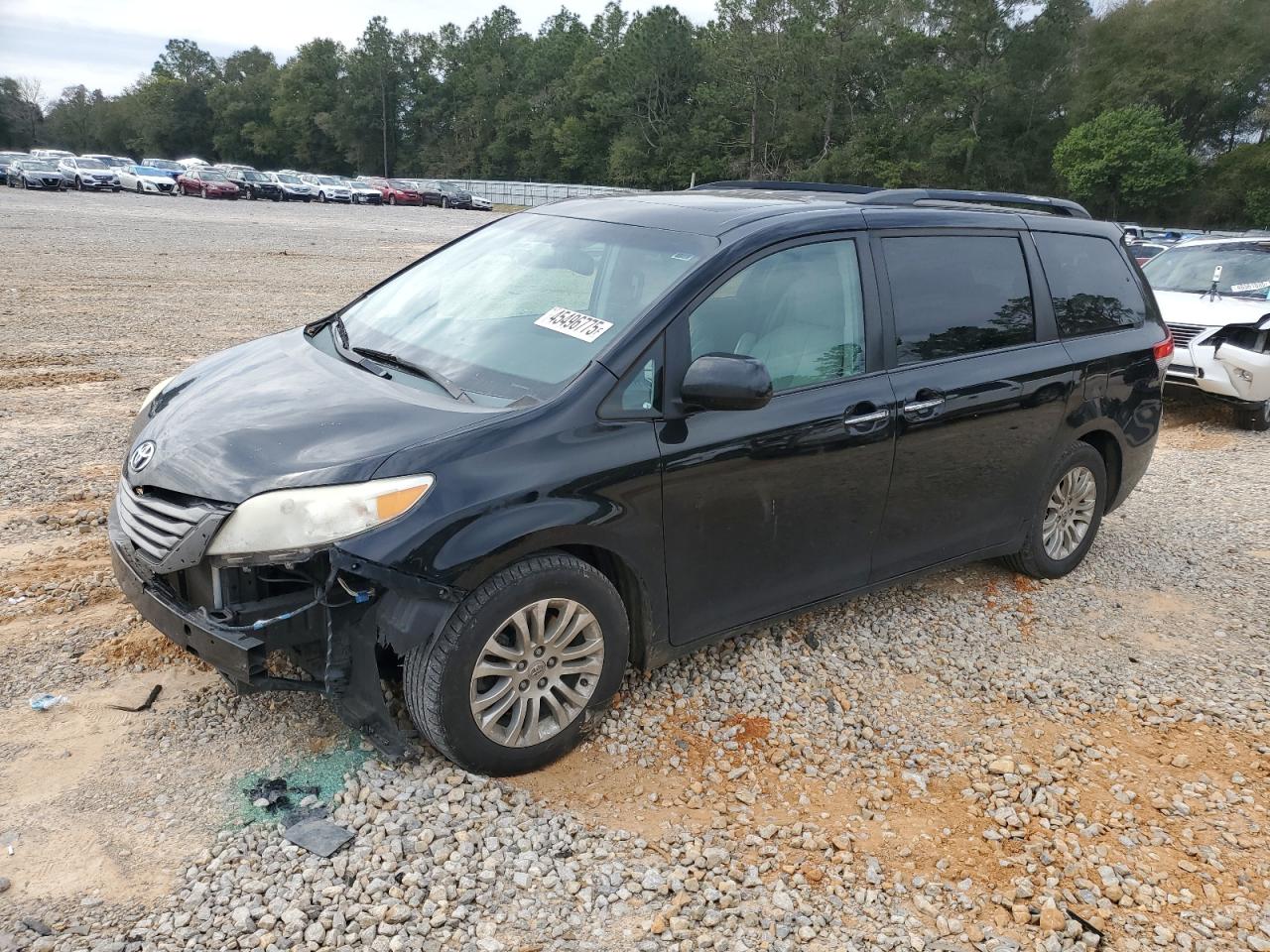TOYOTA SIENNA XLE 2013