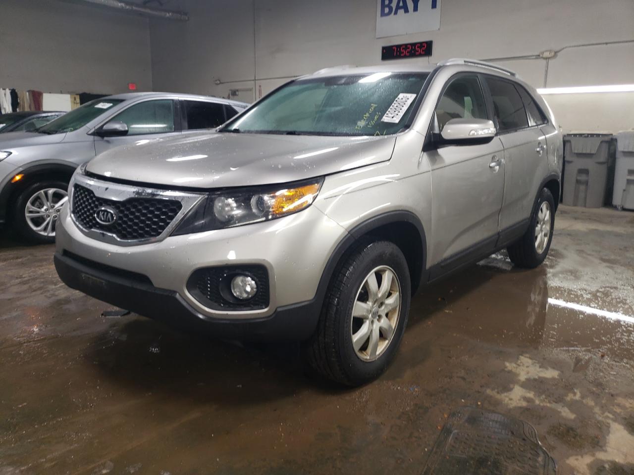 KIA SORENTO LX 2013