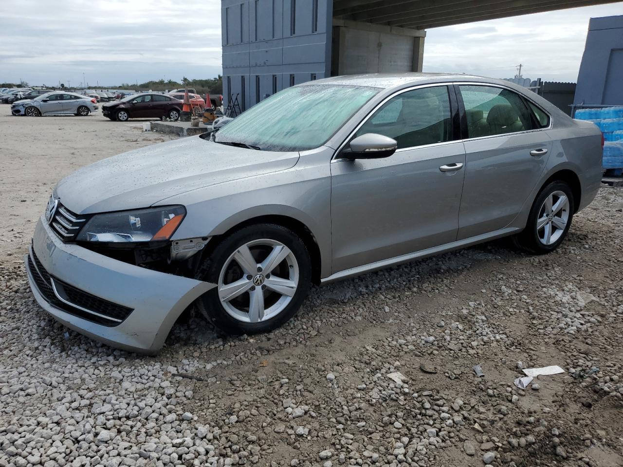 VOLKSWAGEN PASSAT SE 2012