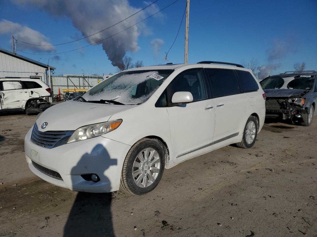 TOYOTA SIENNA XLE 2011