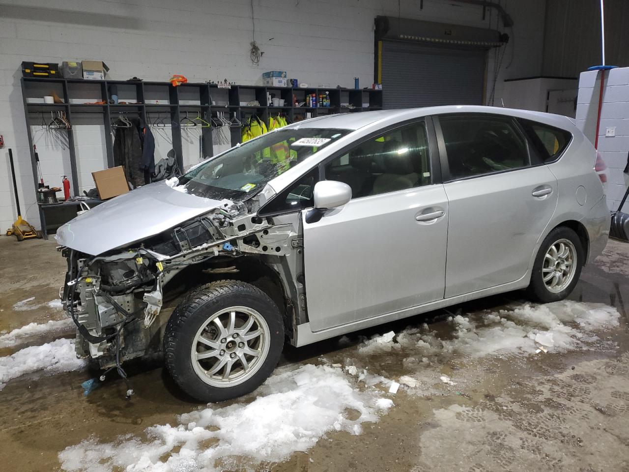 TOYOTA PRIUS V 2017