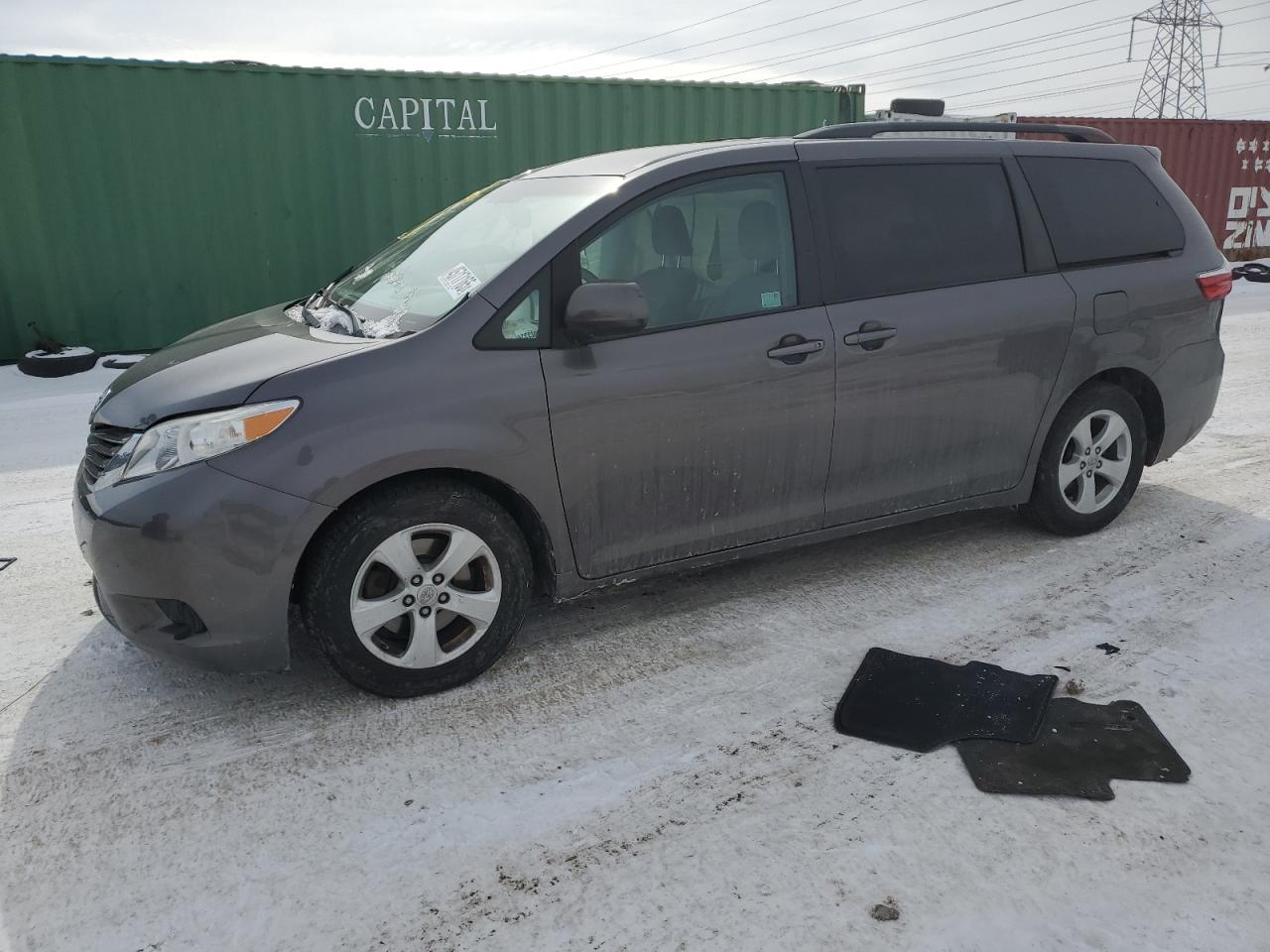 TOYOTA SIENNA LE 2015