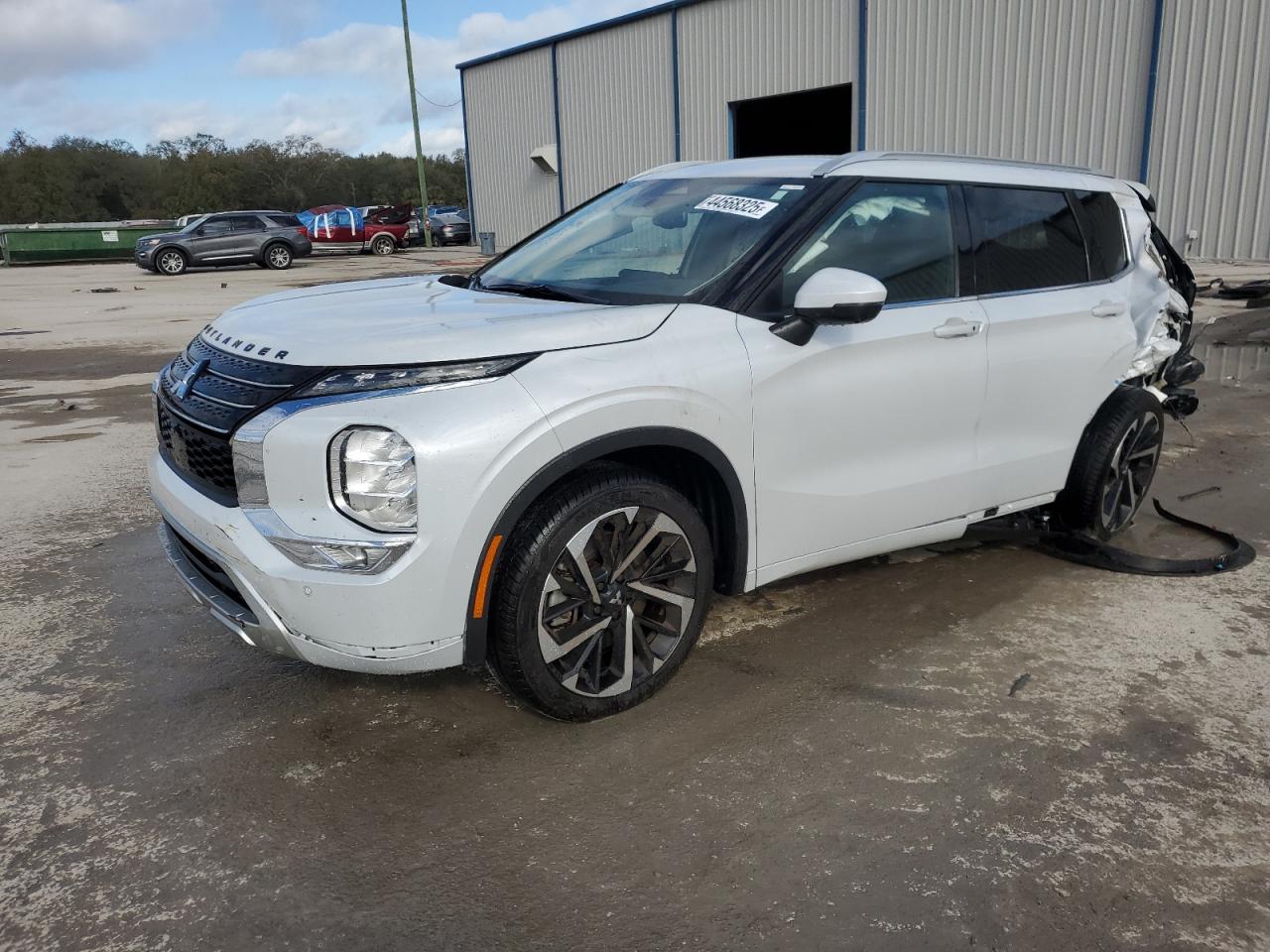 MITSUBISHI OUTLANDER 2024