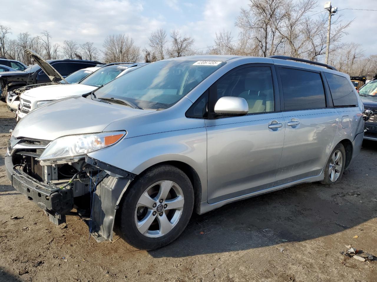 TOYOTA SIENNA LE 2018