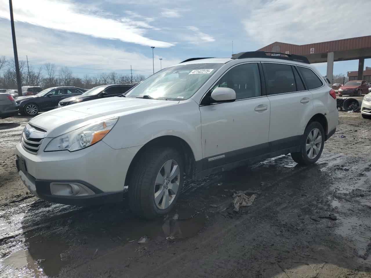 SUBARU OUTBACK 2. 2011