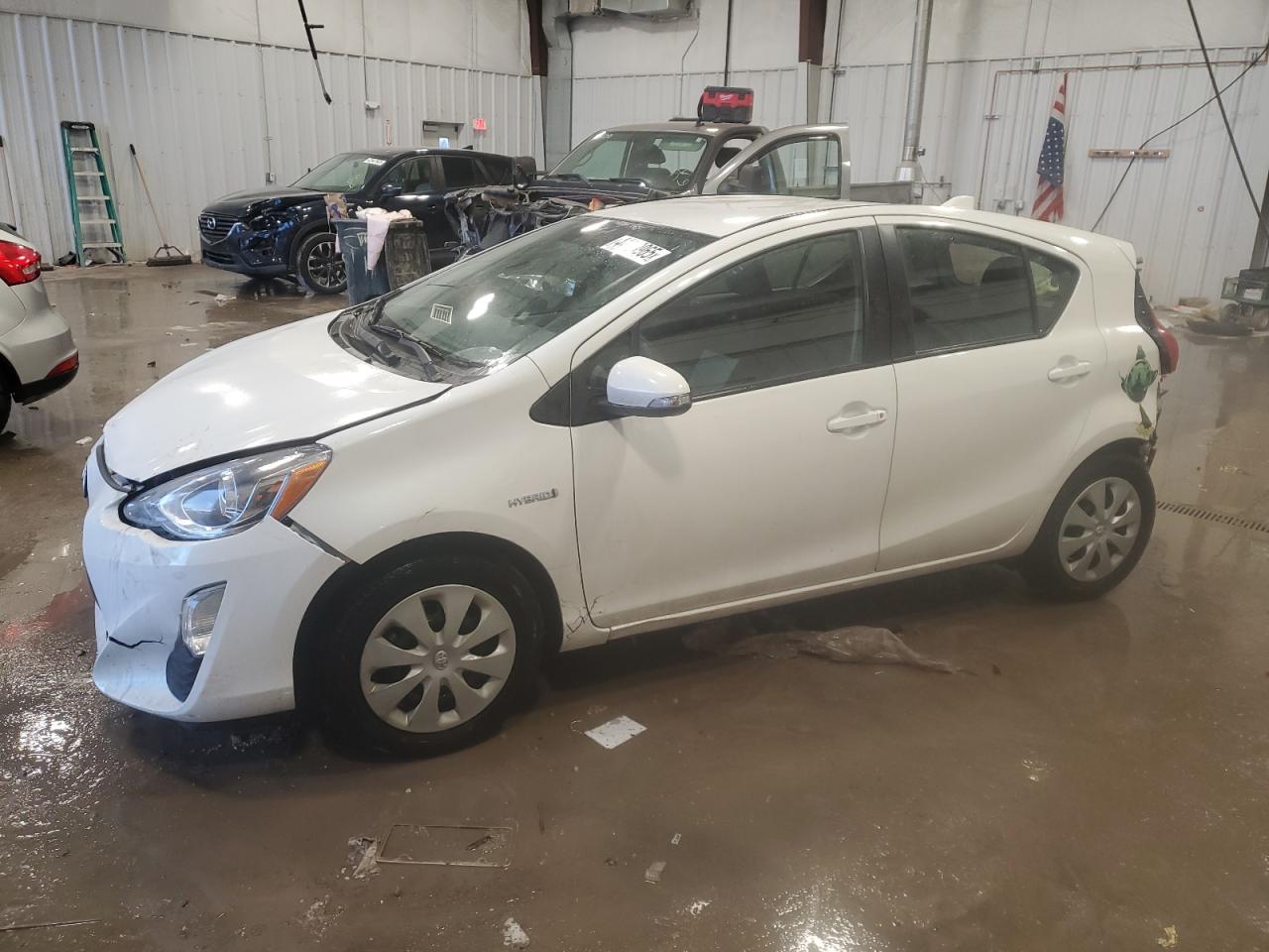 TOYOTA PRIUS C 2016