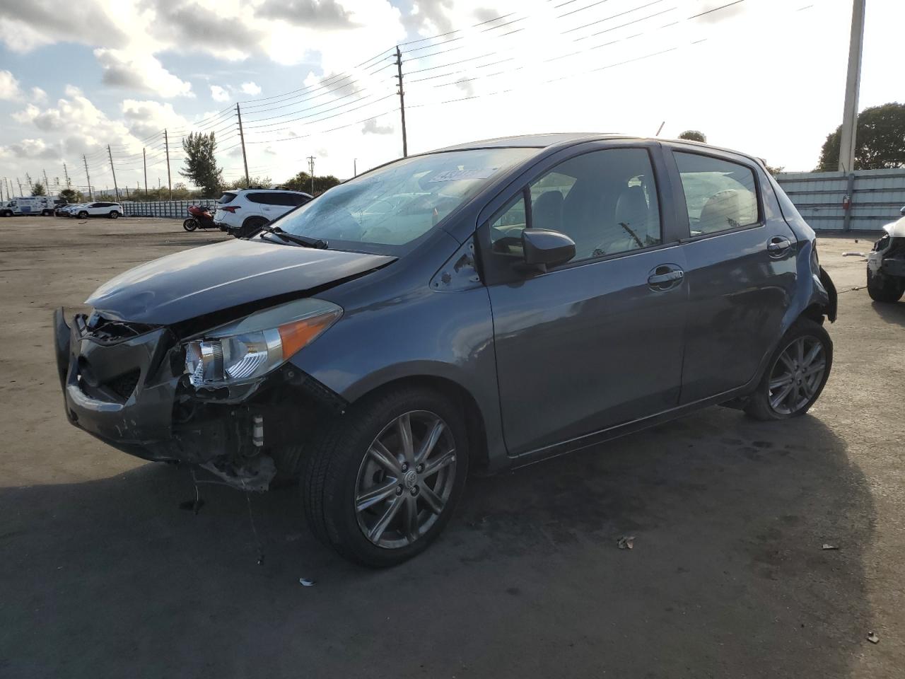 TOYOTA YARIS 2013
