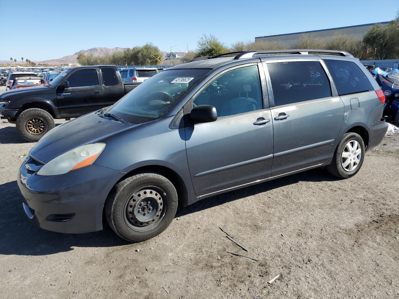 TOYOTA SIENNA CE 2010