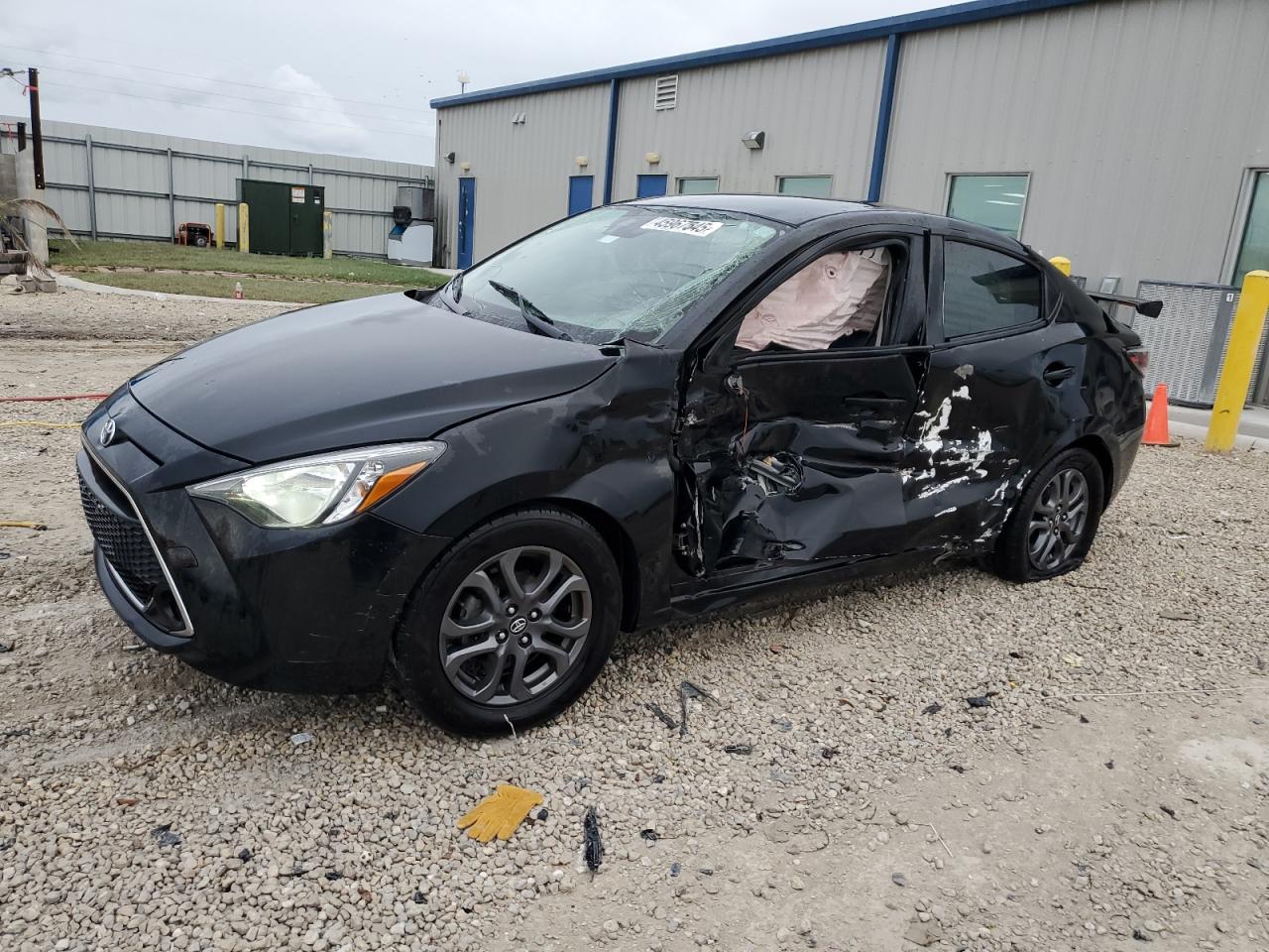 TOYOTA YARIS L 2019