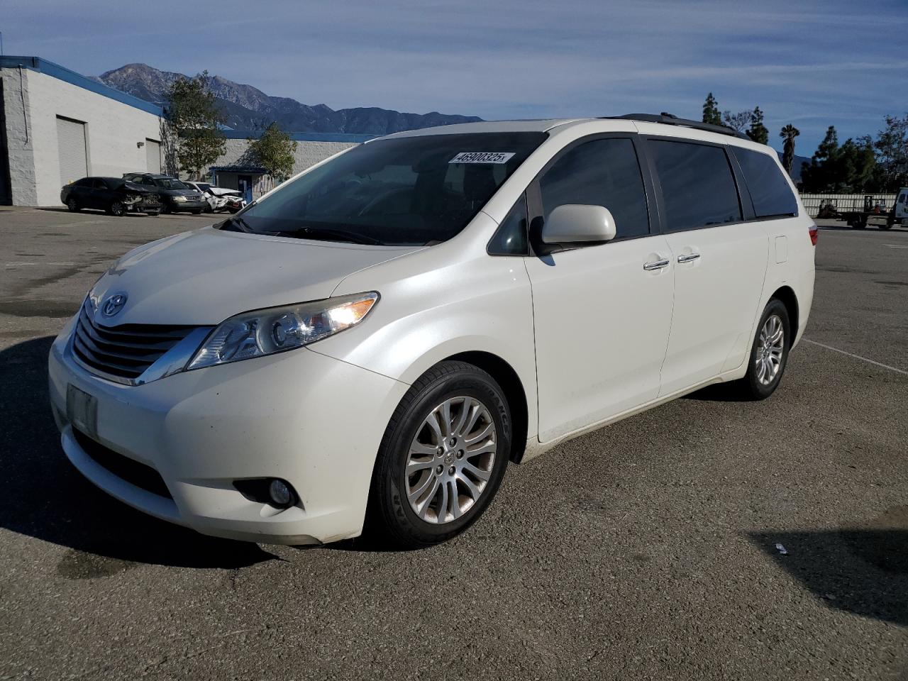 TOYOTA SIENNA XLE 2015