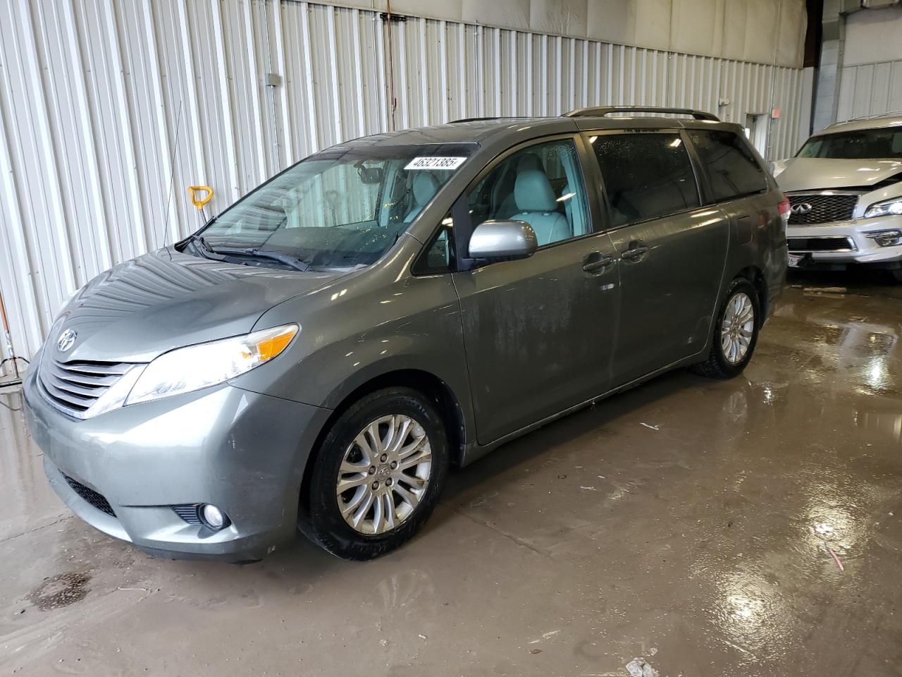 TOYOTA SIENNA XLE 2011