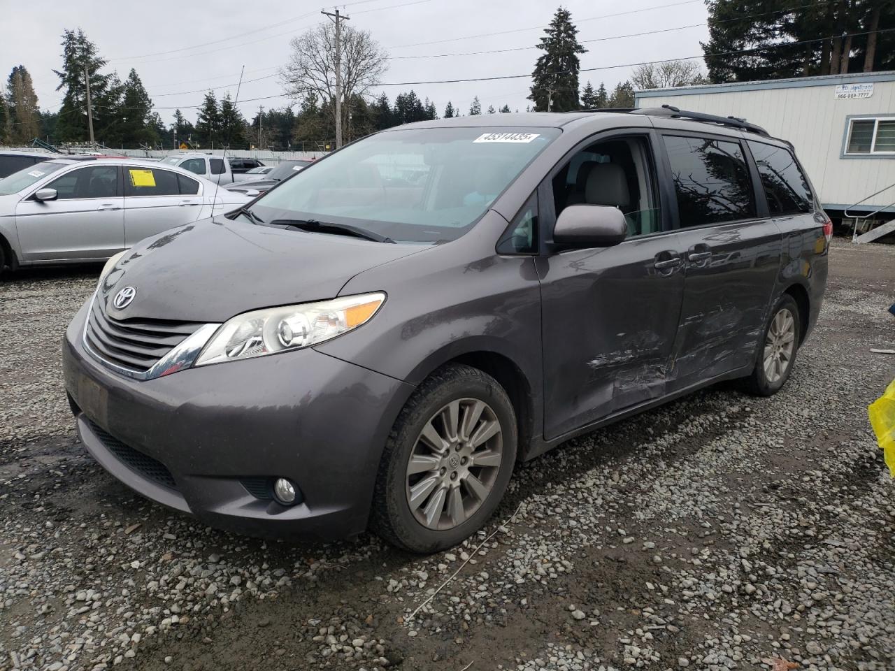 TOYOTA SIENNA XLE 2012