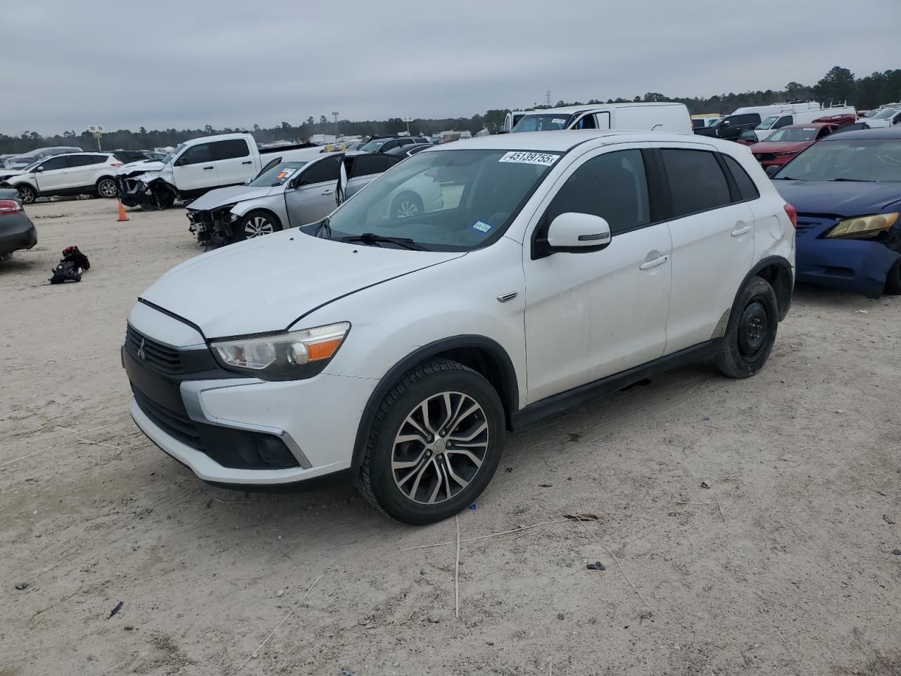 MITSUBISHI OUTLANDER 2016