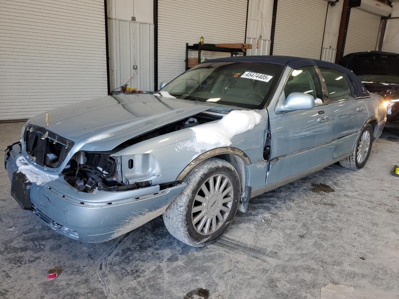 LINCOLN TOWN CAR S 2005