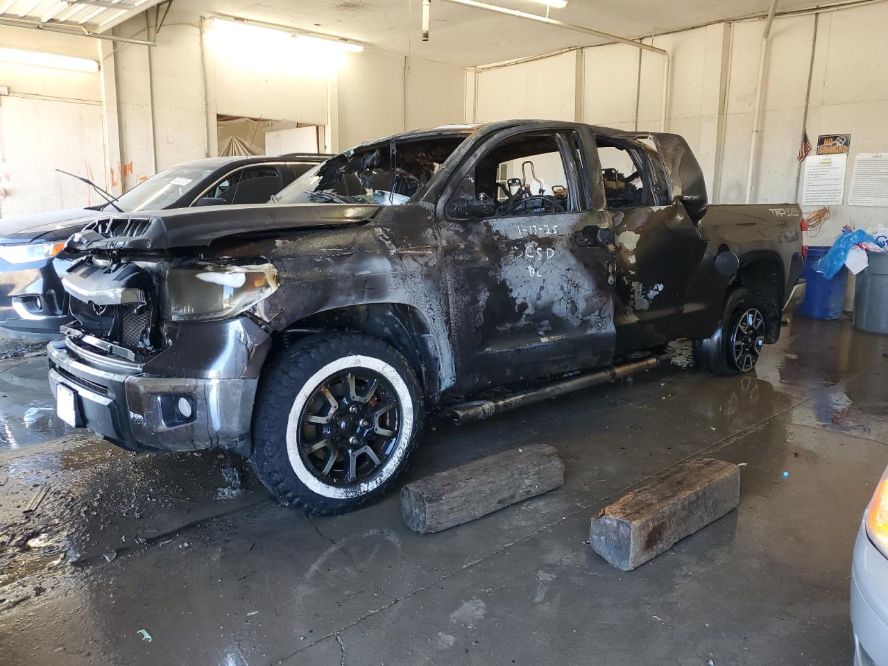TOYOTA TUNDRA DOU 2017