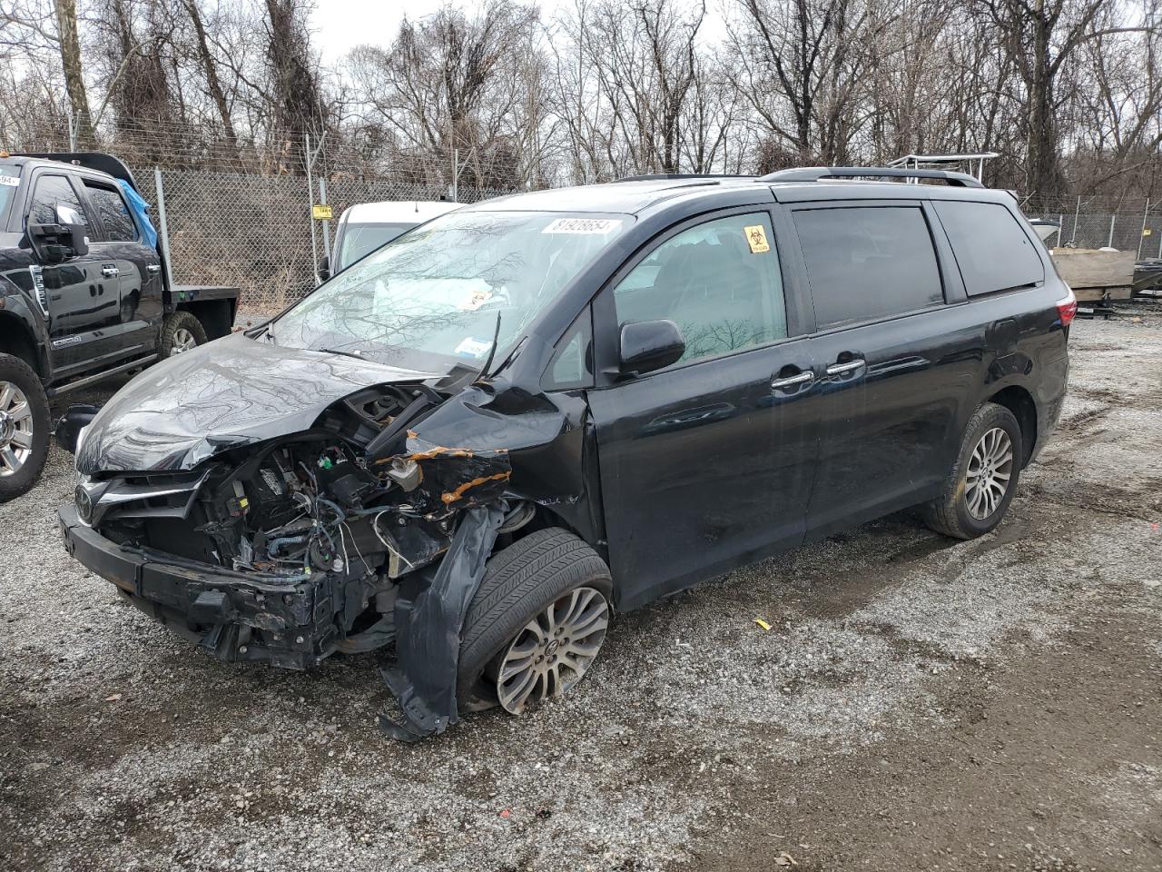 TOYOTA SIENNA XLE 2018