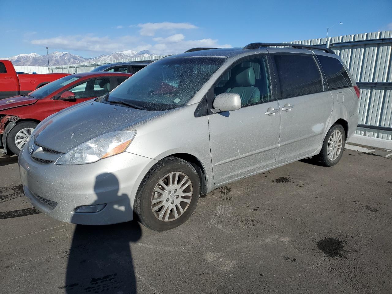 TOYOTA SIENNA XLE 2010